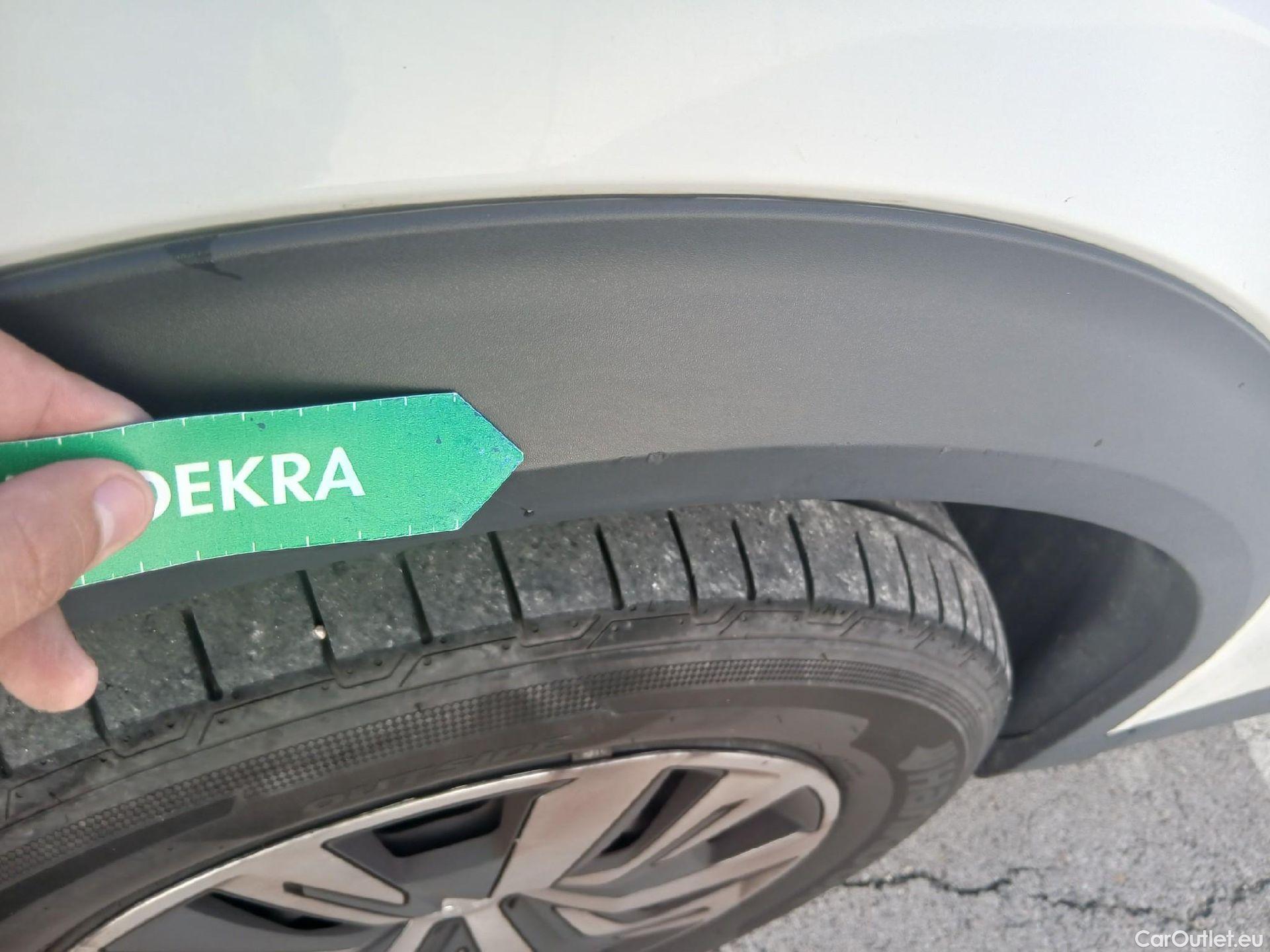  Peugeot  2008 PEUGEOT  / 2019 / 5P / todoterreno Active BlueHDI 81kW (110CV) #15