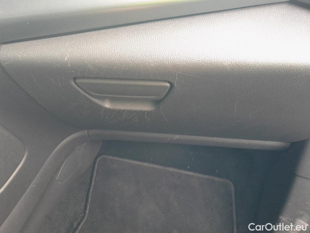  Ford  Kuga FORD  / 2016 / 5P / todoterreno 1.5 EcoBoost 88kW 4x2 Trend+ (CX) #3