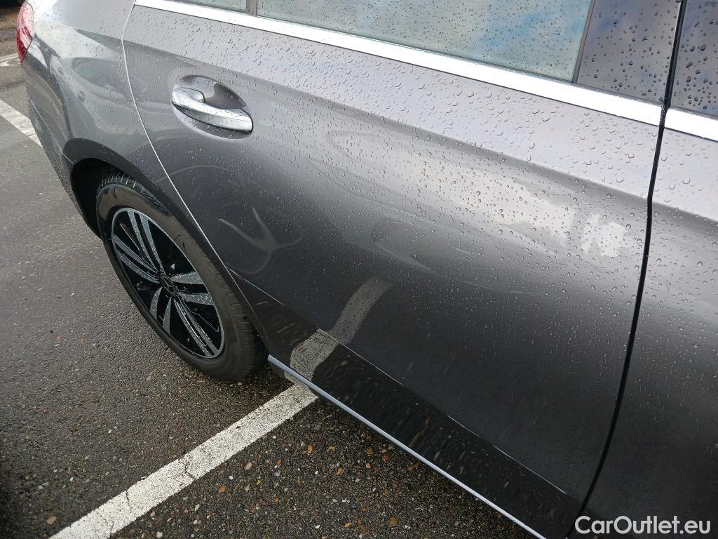  Mercedes  A-Klasse MERCEDES-BENZ Clase A / 2018 / 4P / sedán Sedán A 180 d #3