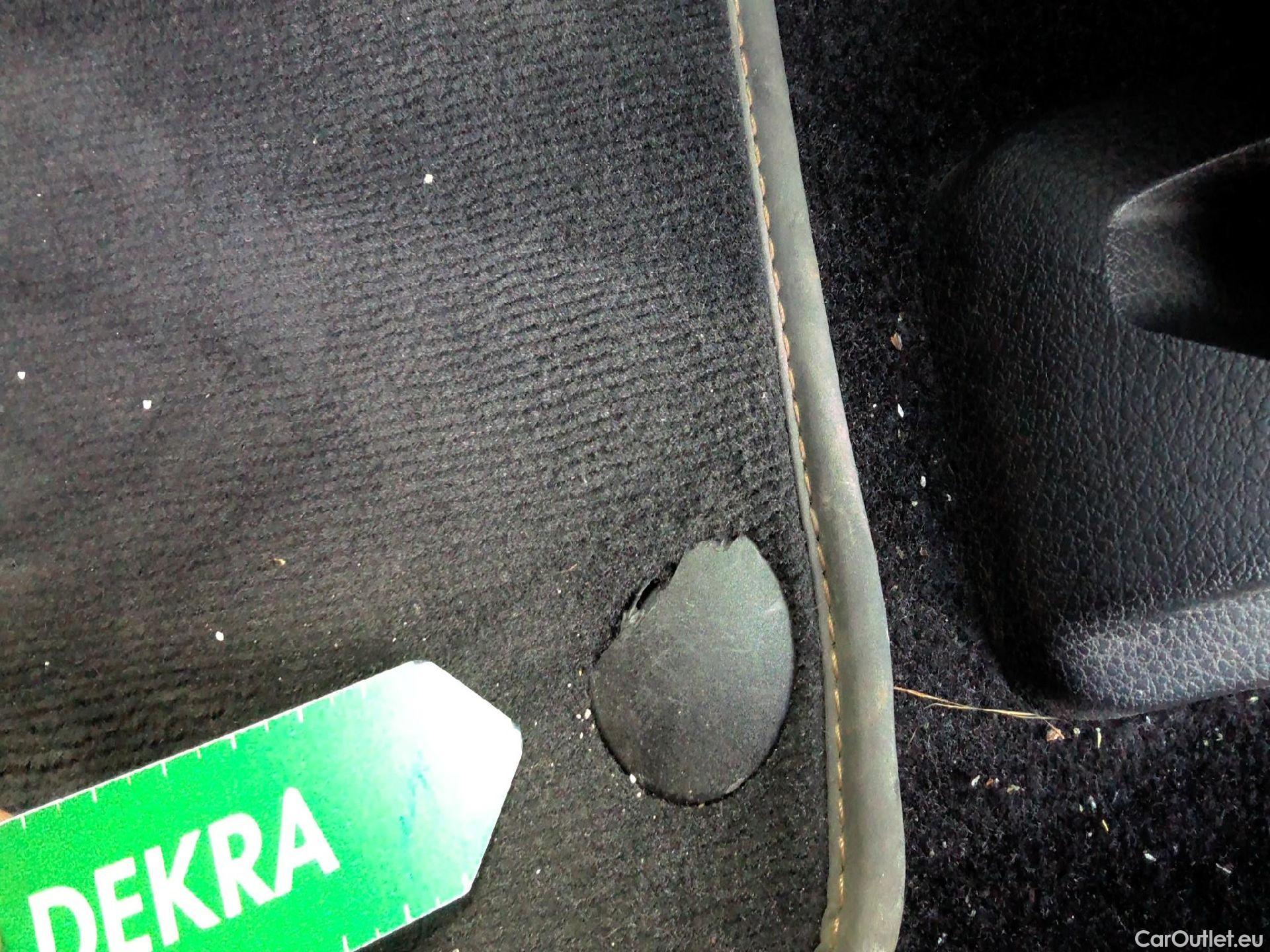  Mercedes  A-Klasse MERCEDES-BENZ Clase A / 2018 / 4P / sedán Sedán A 250 e #22