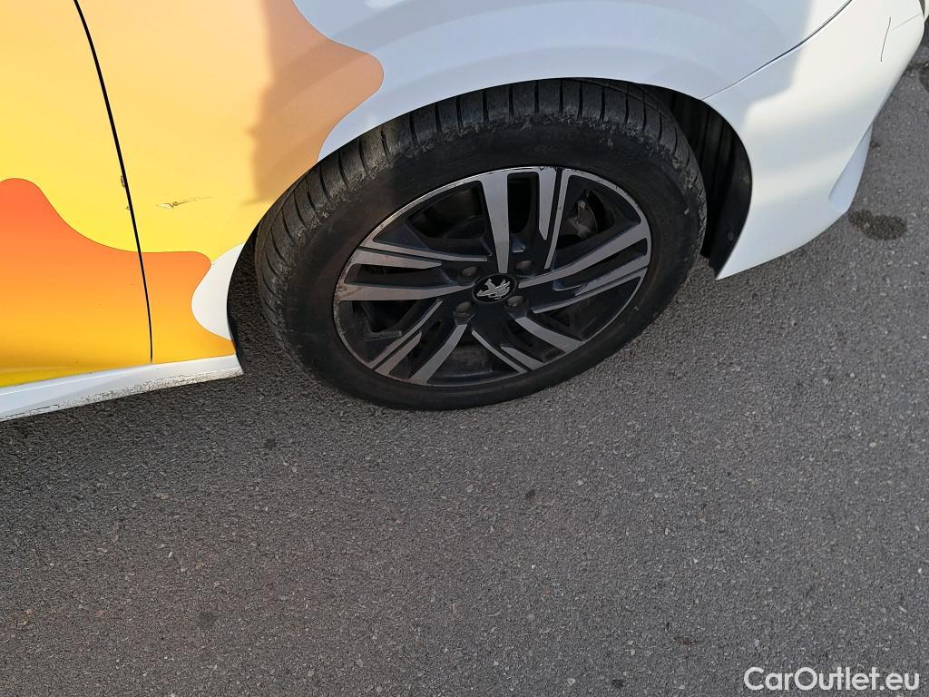  Peugeot  208 PEUGEOT  / 2019 / 5P / berlina con portón PureTech 73kW (100CV) Allure #3