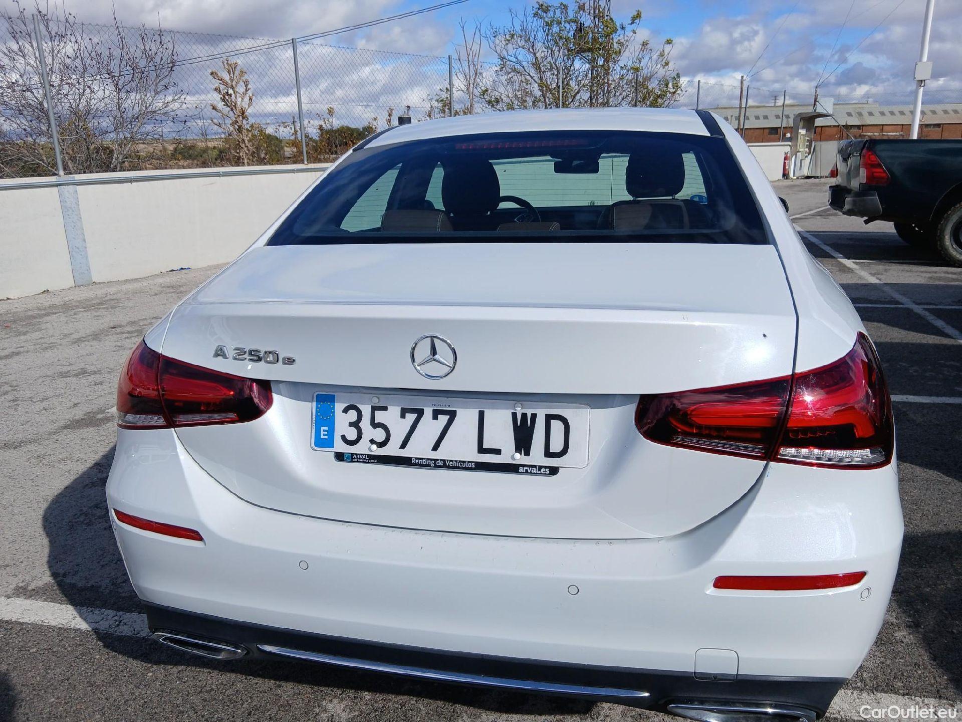  Mercedes  A-Klasse MERCEDES-BENZ Clase A / 2018 / 4P / sedán Sedán A 250 e #15