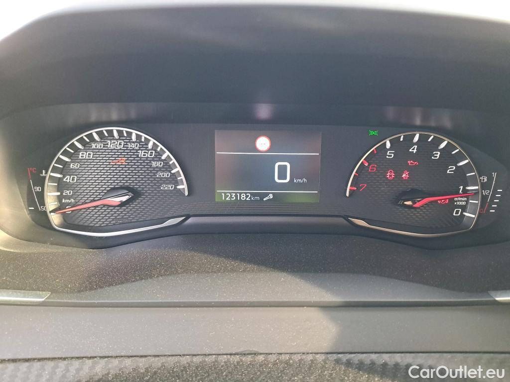  Peugeot  208 PEUGEOT  / 2019 / 5P / berlina con portón PureTech 73kW (100CV) Allure #17