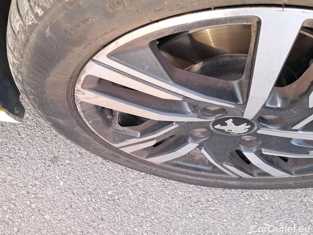  Peugeot  208 PEUGEOT  / 2019 / 5P / berlina con portón PureTech 73kW (100CV) Allure #4