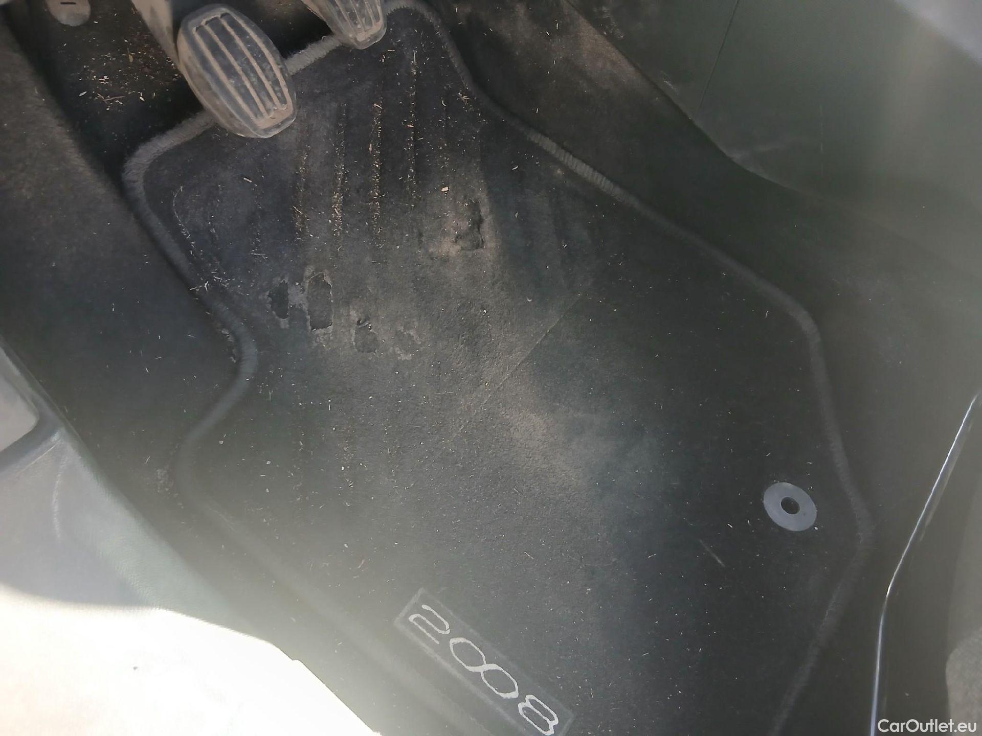  Peugeot  2008 PEUGEOT  / 2019 / 5P / todoterreno Active BlueHDI 81kW (110CV) #4