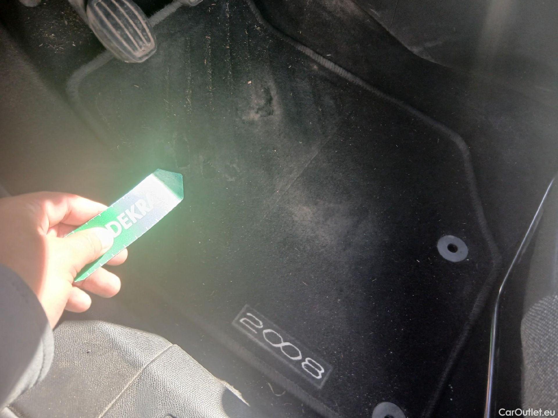  Peugeot  2008 PEUGEOT  / 2019 / 5P / todoterreno Active BlueHDI 81kW (110CV) #3