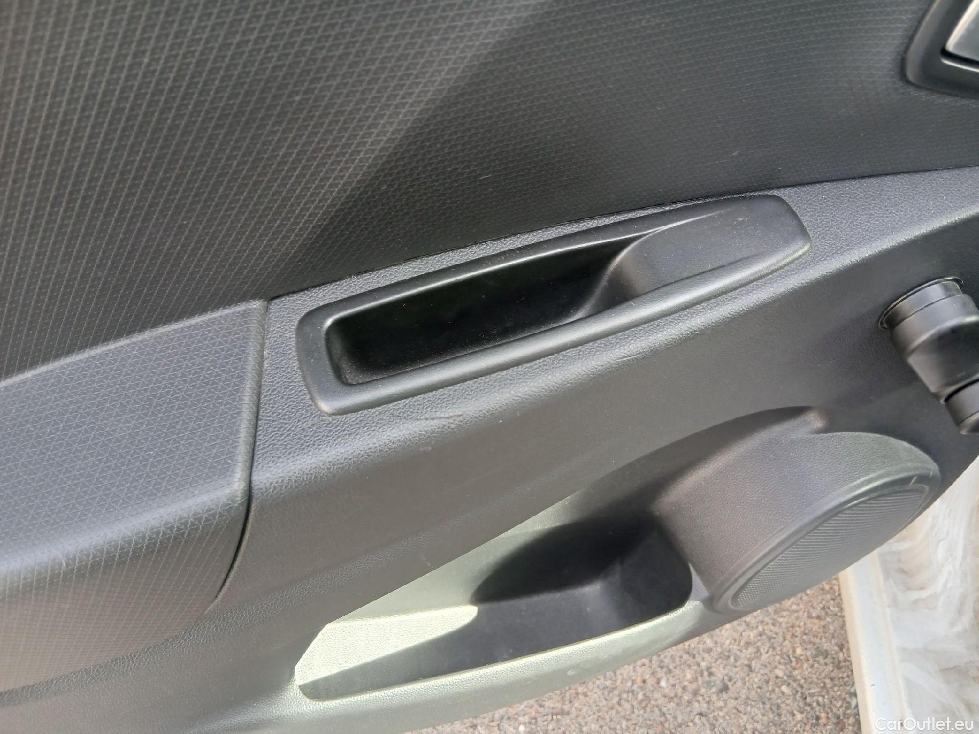  Renault  Clio RENAULT  / 2016 / 5P / berlina con portón Business TCe 66kW (90CV) GLP -18 #3