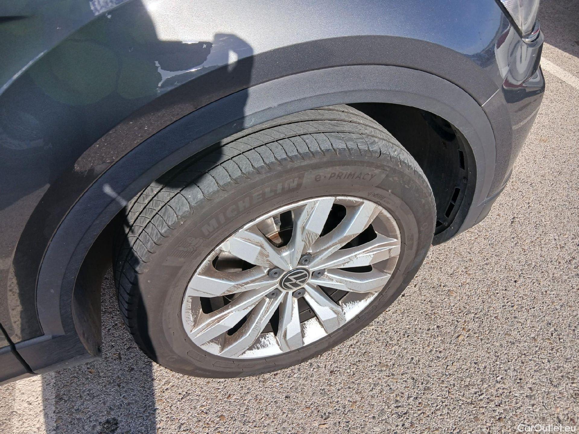  Volkswagen  T-ROC VOLKSWAGEN  / 2017 / 5P / todoterreno Advance 2.0 TDI 110kW (150CV) DSG (AC2) #9