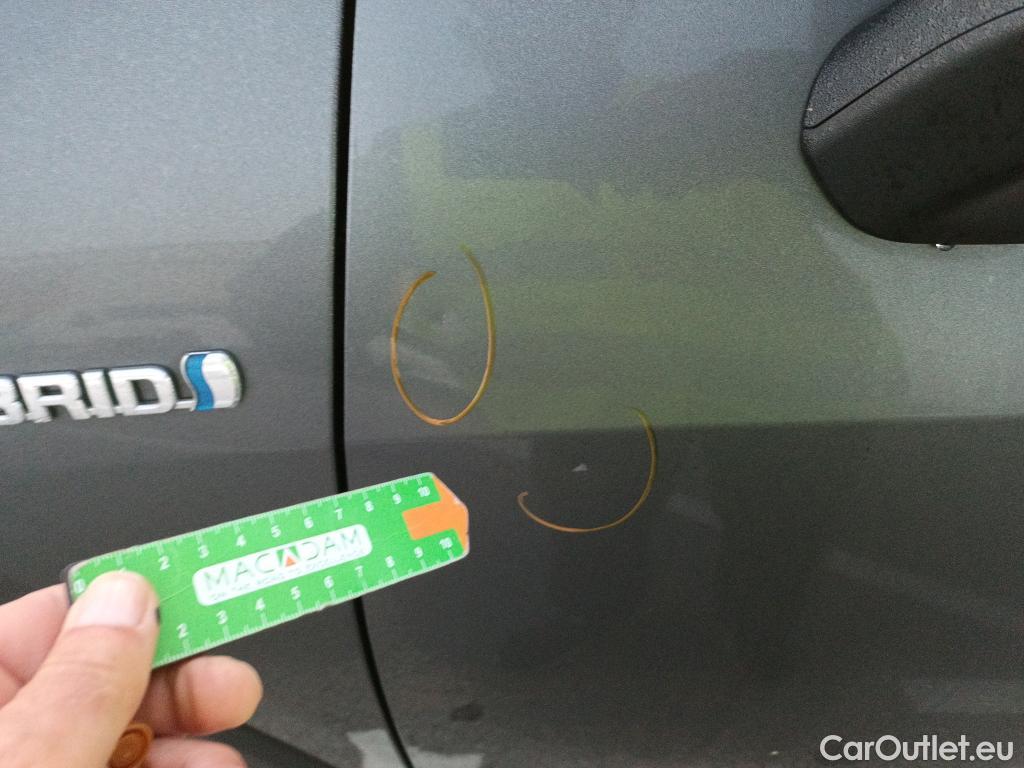  Toyota  RAV4 TOYOTA  / 2018 / 5P / todoterreno 2.5l 220H Advance #4