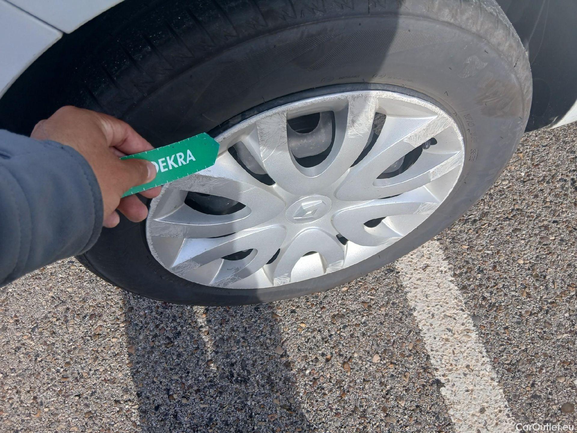  Renault  Clio RENAULT  / 2016 / 5P / berlina con portón Business TCe 66kW (90CV) GLP -18 #35