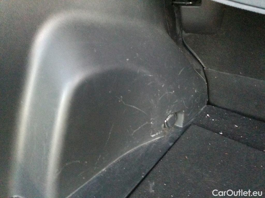  Toyota  RAV4 TOYOTA  / 2018 / 5P / todoterreno 2.5l 220H Advance #11