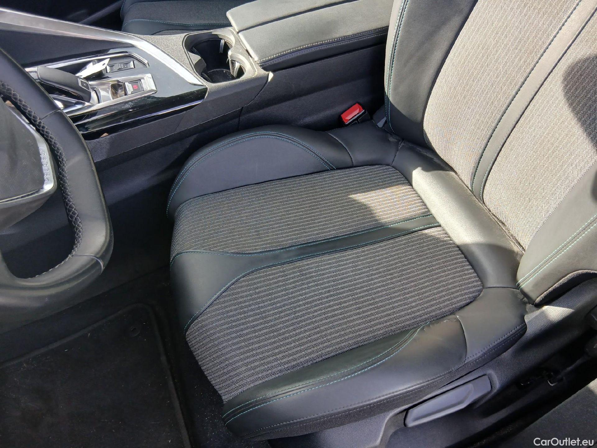  Peugeot  3008 PEUGEOT  / 2020 / 5P / todoterreno 1.5 BlueHDi 96kW (130CV) S&S Allure EAT8 #54