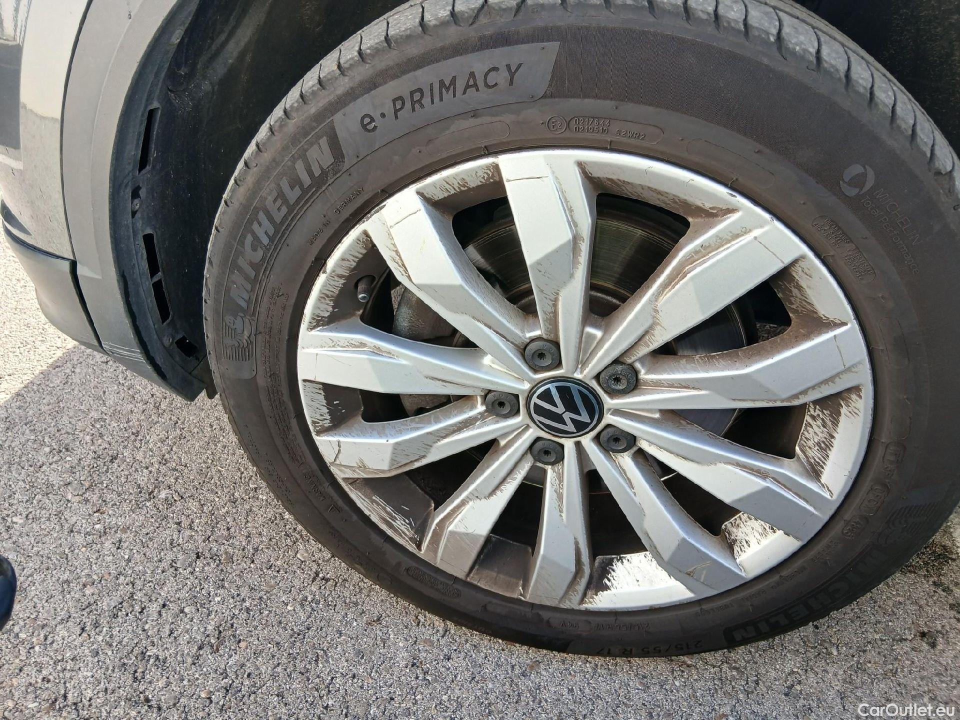  Volkswagen  T-ROC VOLKSWAGEN  / 2017 / 5P / todoterreno Advance 2.0 TDI 110kW (150CV) DSG (AC2) #3