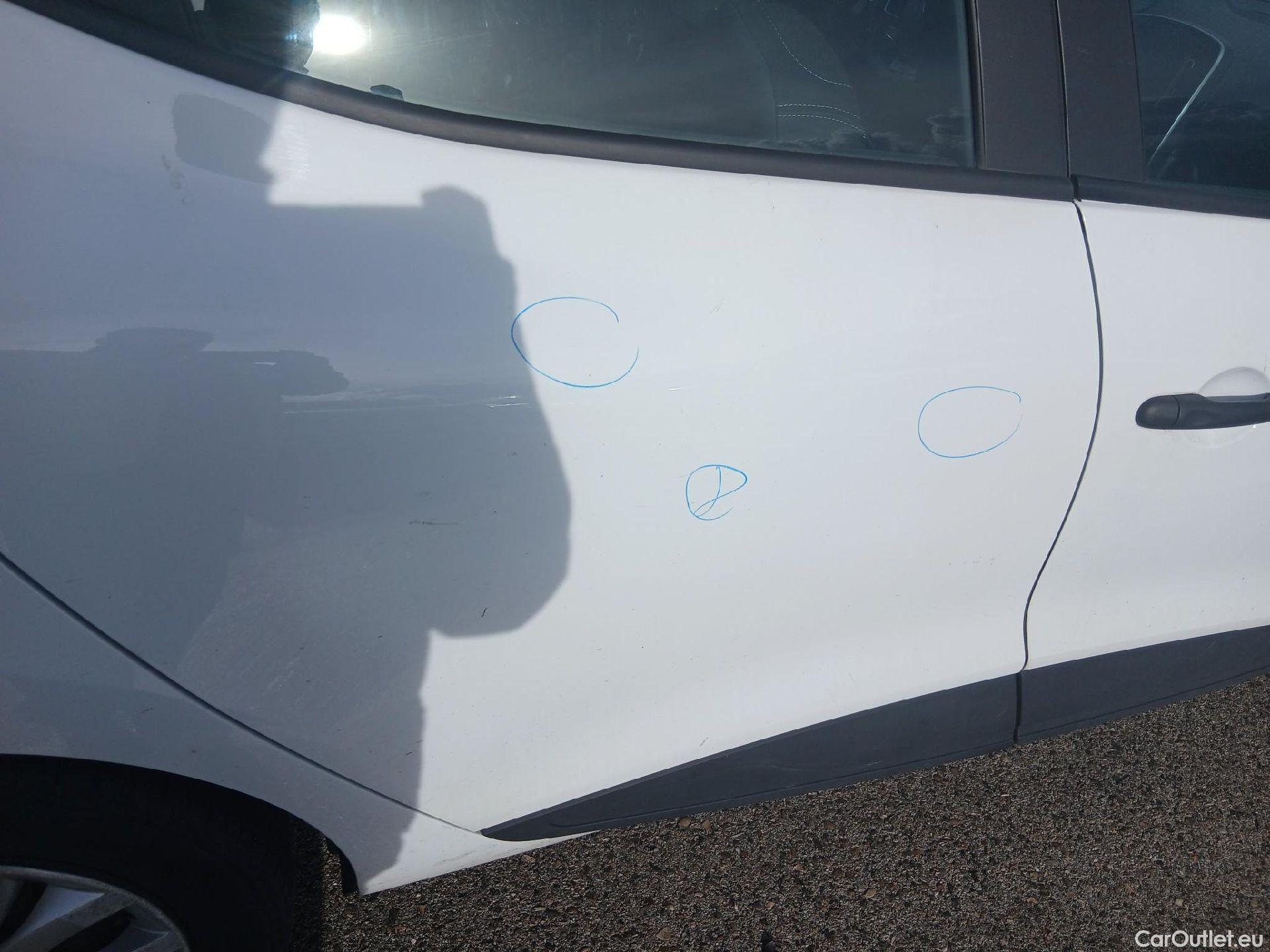  Renault  Clio RENAULT  / 2016 / 5P / berlina con portón Business TCe 66kW (90CV) GLP -18 #36