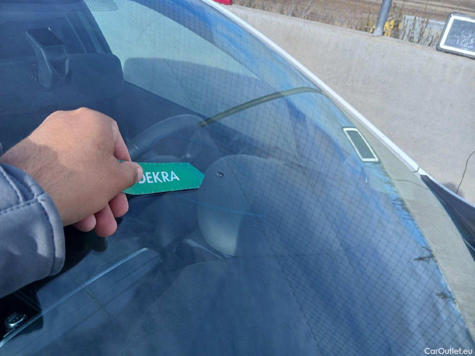  Renault  Clio RENAULT  / 2016 / 5P / berlina con portón Business TCe 66kW (90CV) GLP -18 #12