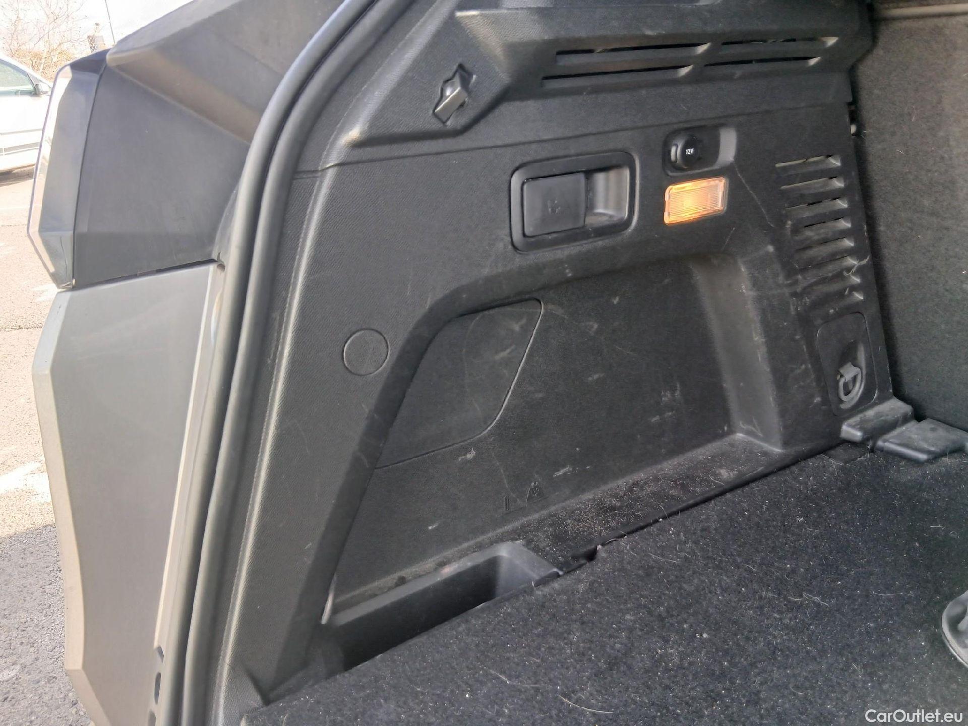  Peugeot  3008 PEUGEOT  / 2020 / 5P / todoterreno 1.5 BlueHDi 96kW (130CV) S&S Allure EAT8 #33