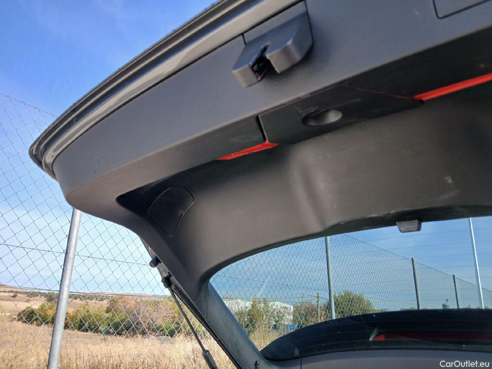  Volkswagen  T-ROC VOLKSWAGEN  / 2017 / 5P / todoterreno Advance 2.0 TDI 110kW (150CV) DSG (AC2) #2