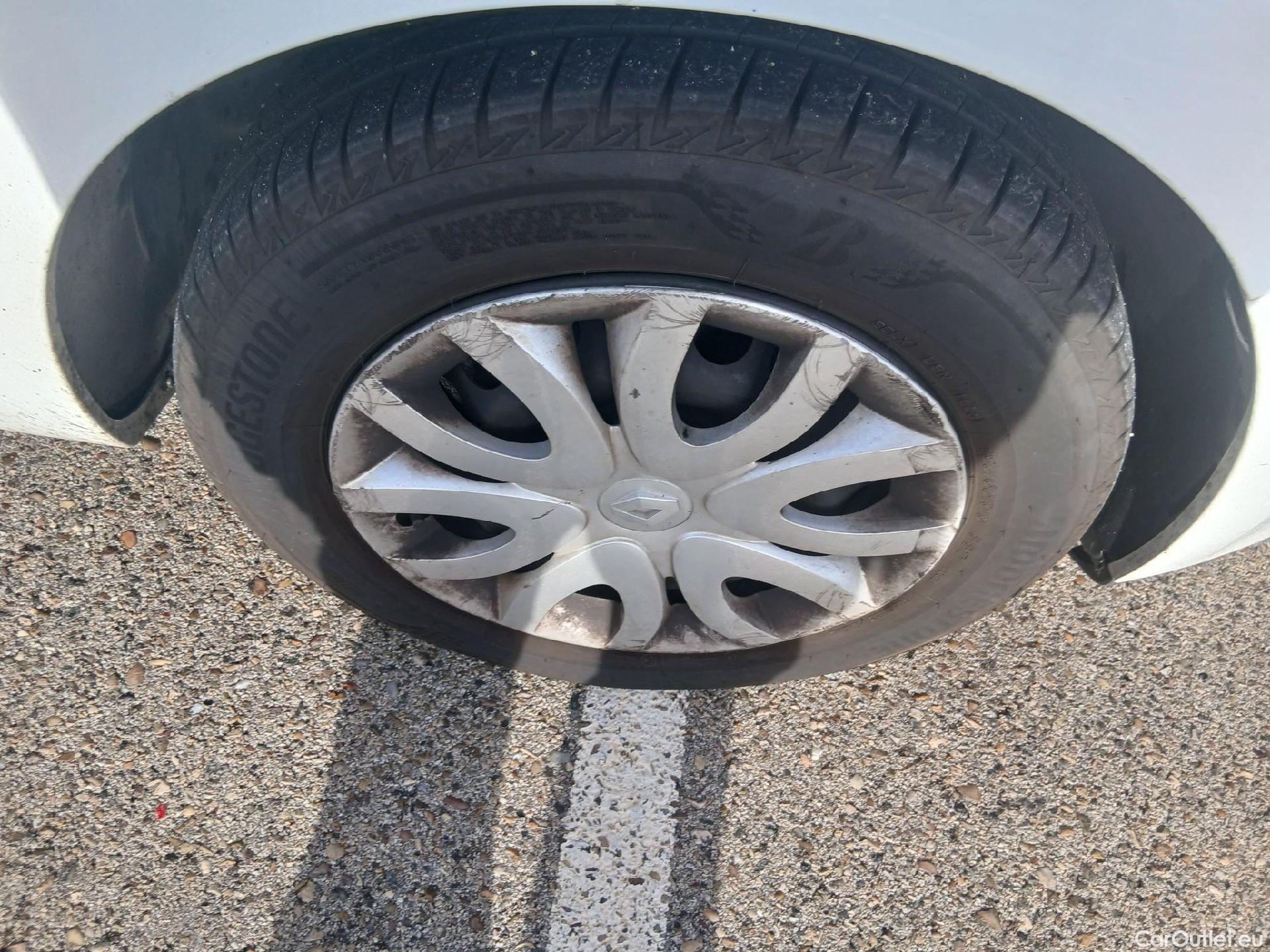  Renault  Clio RENAULT  / 2016 / 5P / berlina con portón Business TCe 66kW (90CV) GLP -18 #42