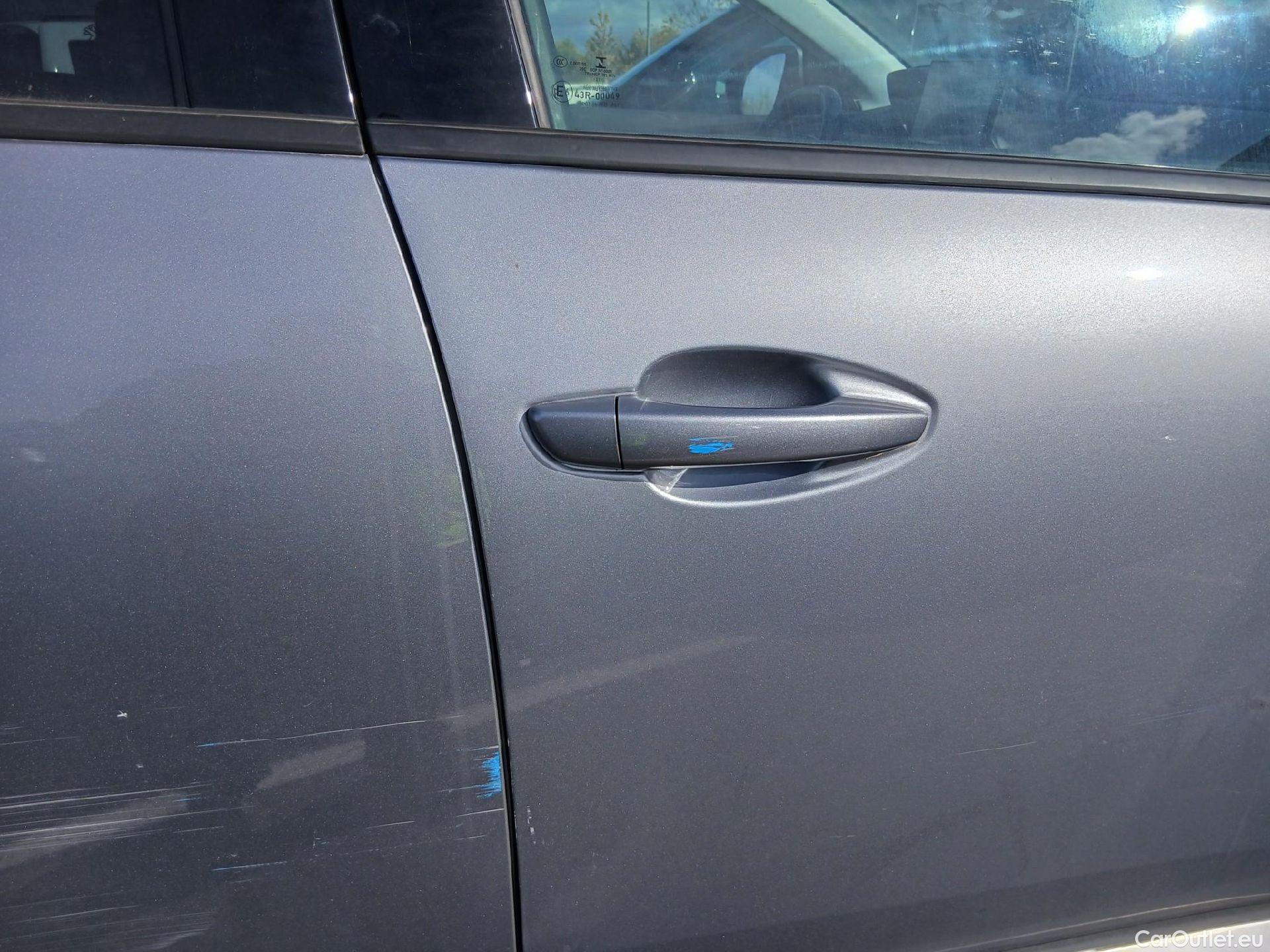  Peugeot  3008 PEUGEOT  / 2020 / 5P / todoterreno 1.5 BlueHDi 96kW (130CV) S&S Allure EAT8 #46