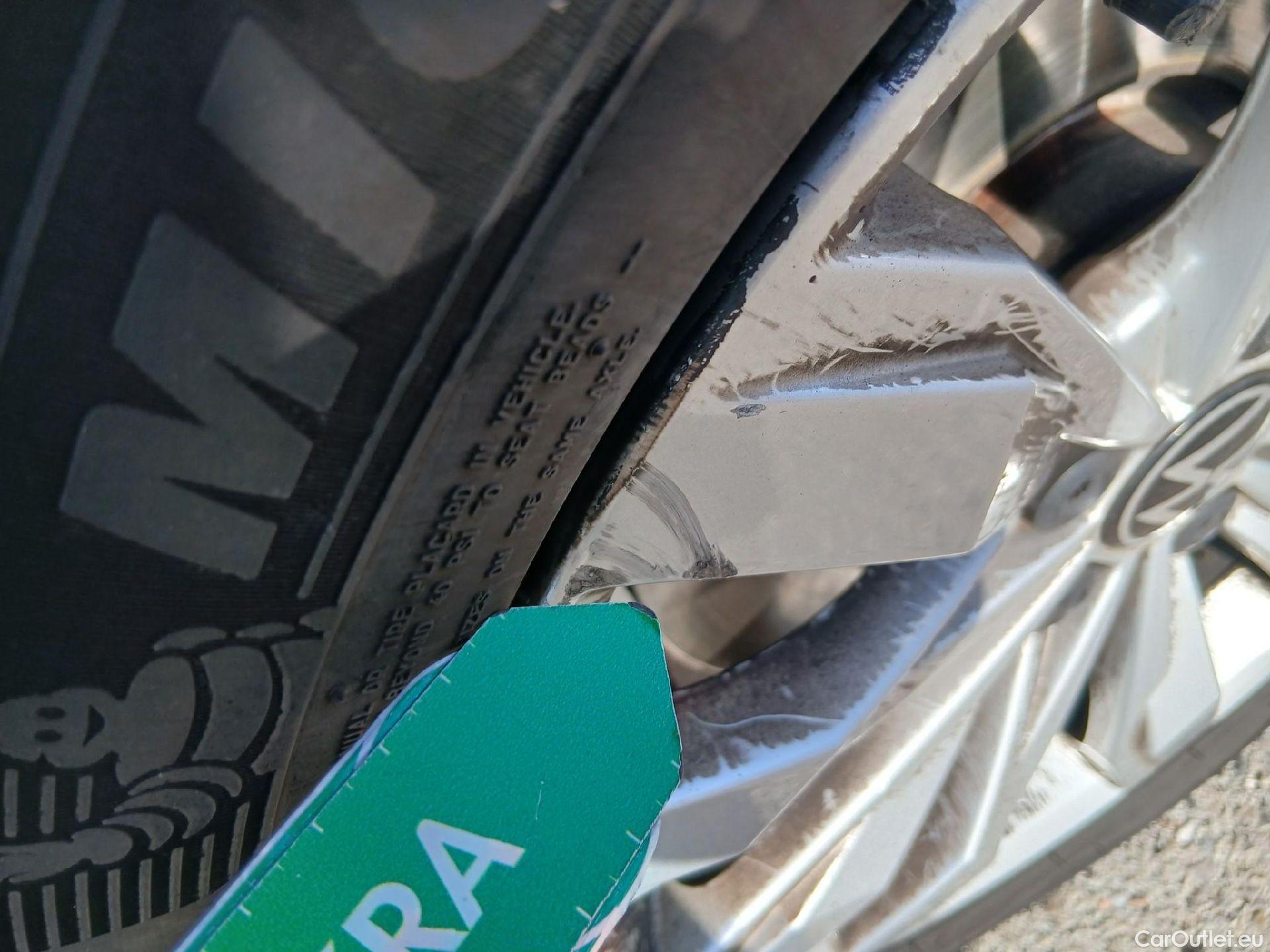  Volkswagen  T-ROC VOLKSWAGEN  / 2017 / 5P / todoterreno Advance 2.0 TDI 110kW (150CV) DSG (AC2) #10