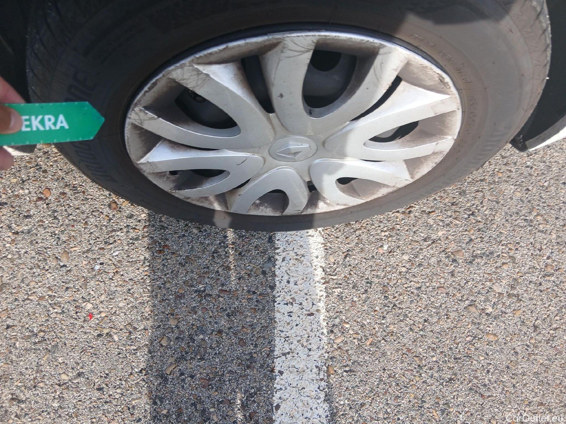  Renault  Clio RENAULT  / 2016 / 5P / berlina con portón Business TCe 66kW (90CV) GLP -18 #43