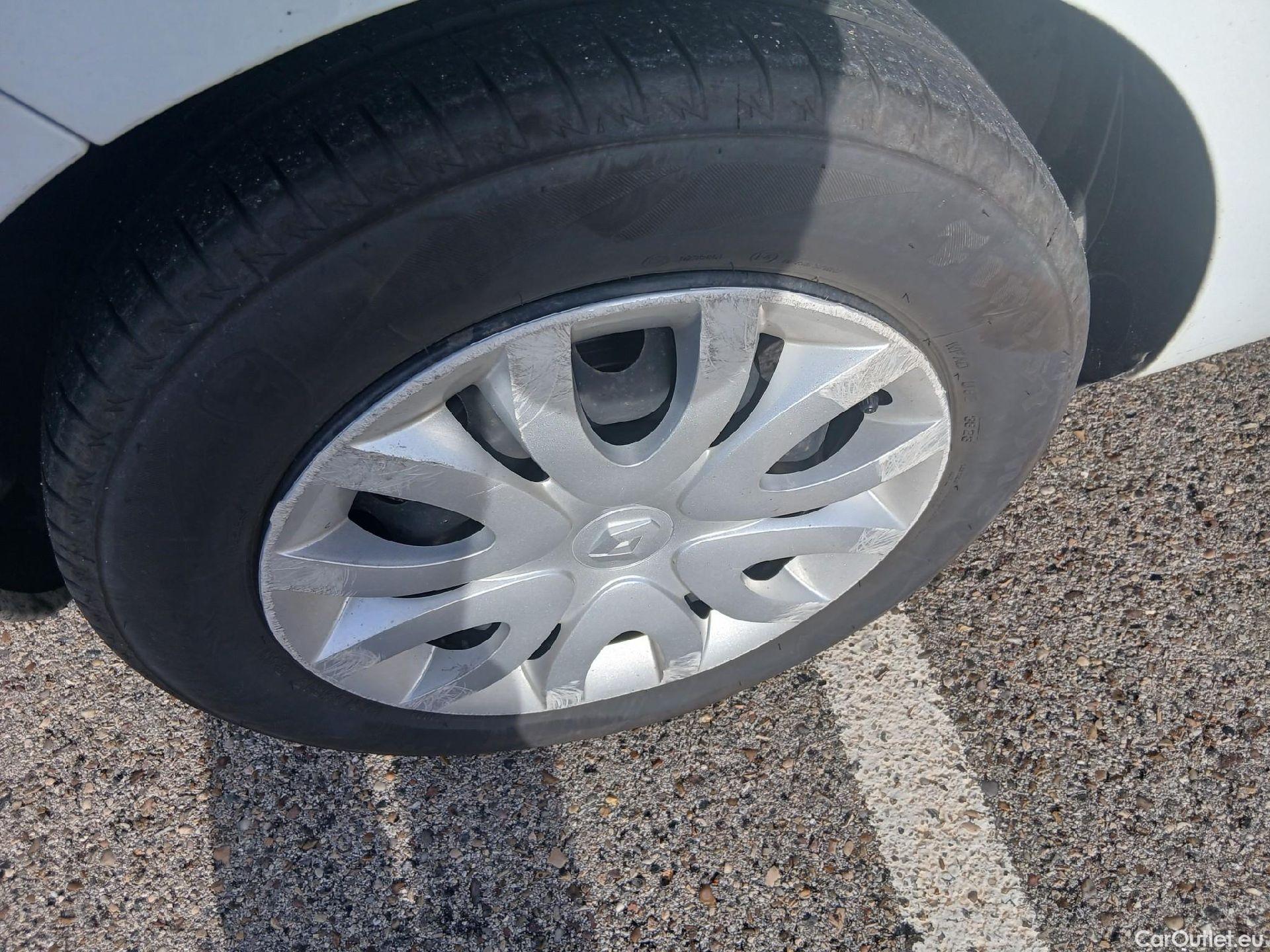  Renault  Clio RENAULT  / 2016 / 5P / berlina con portón Business TCe 66kW (90CV) GLP -18 #34