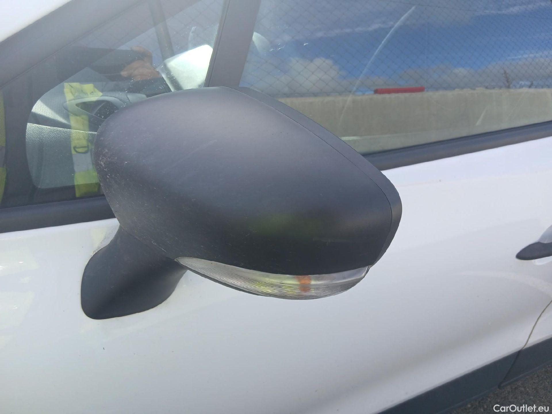  Renault  Clio RENAULT  / 2016 / 5P / berlina con portón Business TCe 66kW (90CV) GLP -18 #18