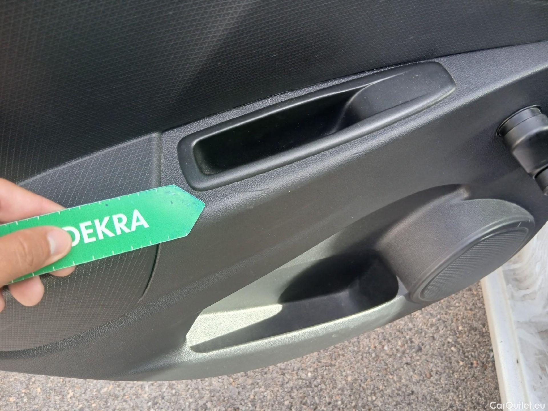  Renault  Clio RENAULT  / 2016 / 5P / berlina con portón Business TCe 66kW (90CV) GLP -18 #4