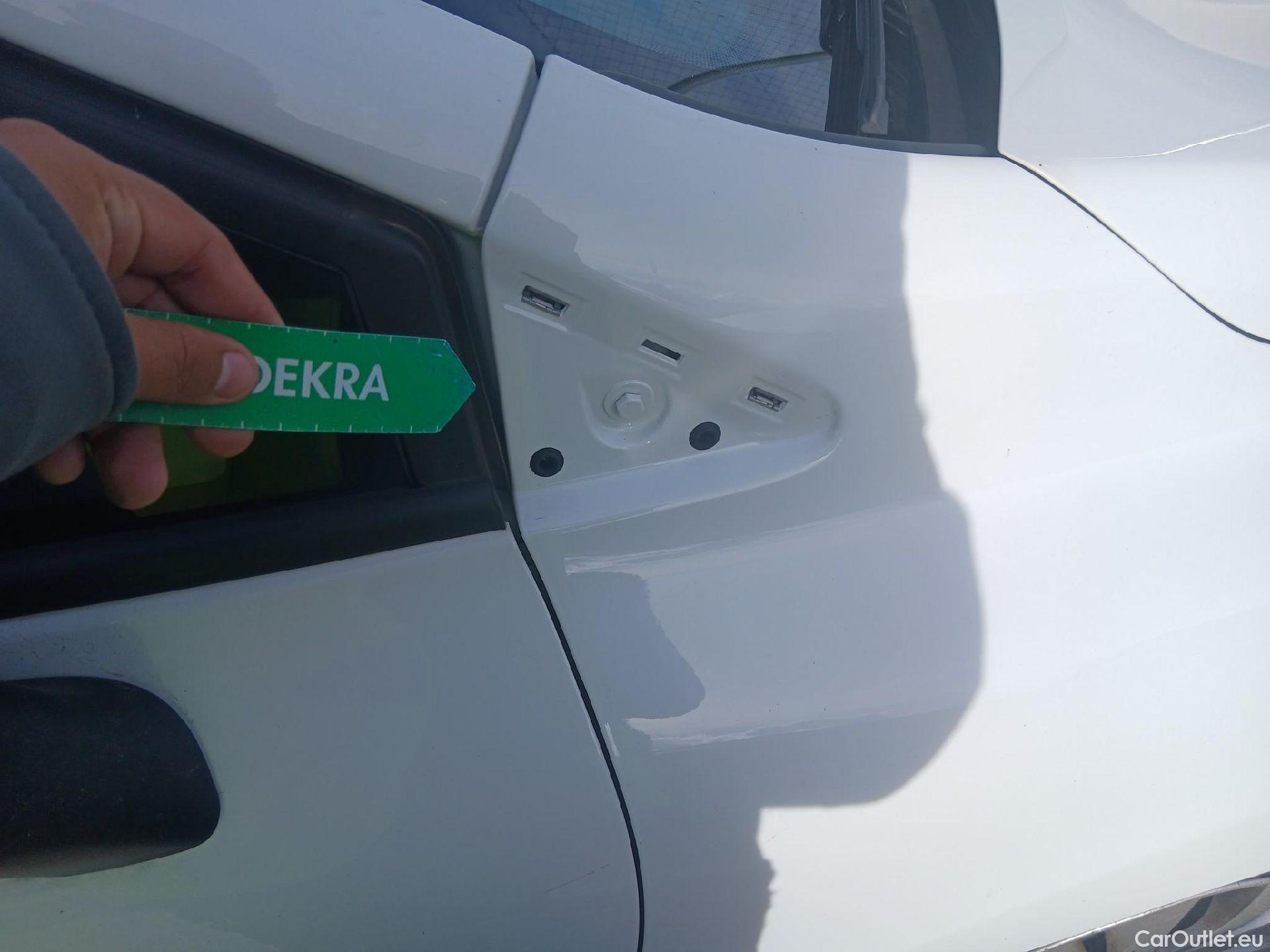  Renault  Clio RENAULT  / 2016 / 5P / berlina con portón Business TCe 66kW (90CV) GLP -18 #40