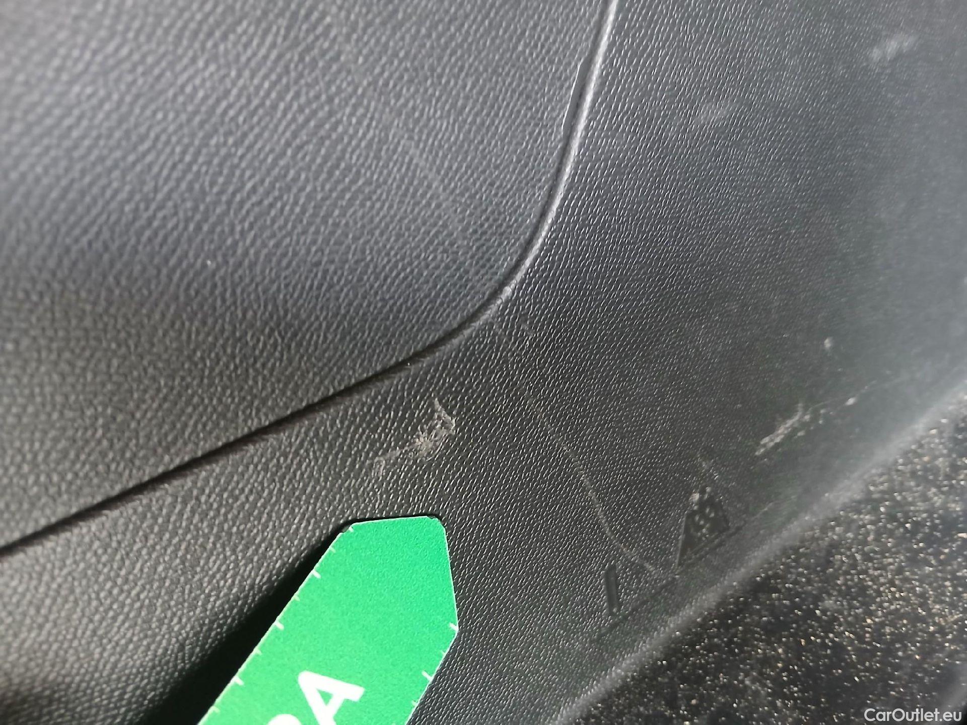  Peugeot  3008 PEUGEOT  / 2020 / 5P / todoterreno 1.5 BlueHDi 96kW (130CV) S&S Allure EAT8 #32