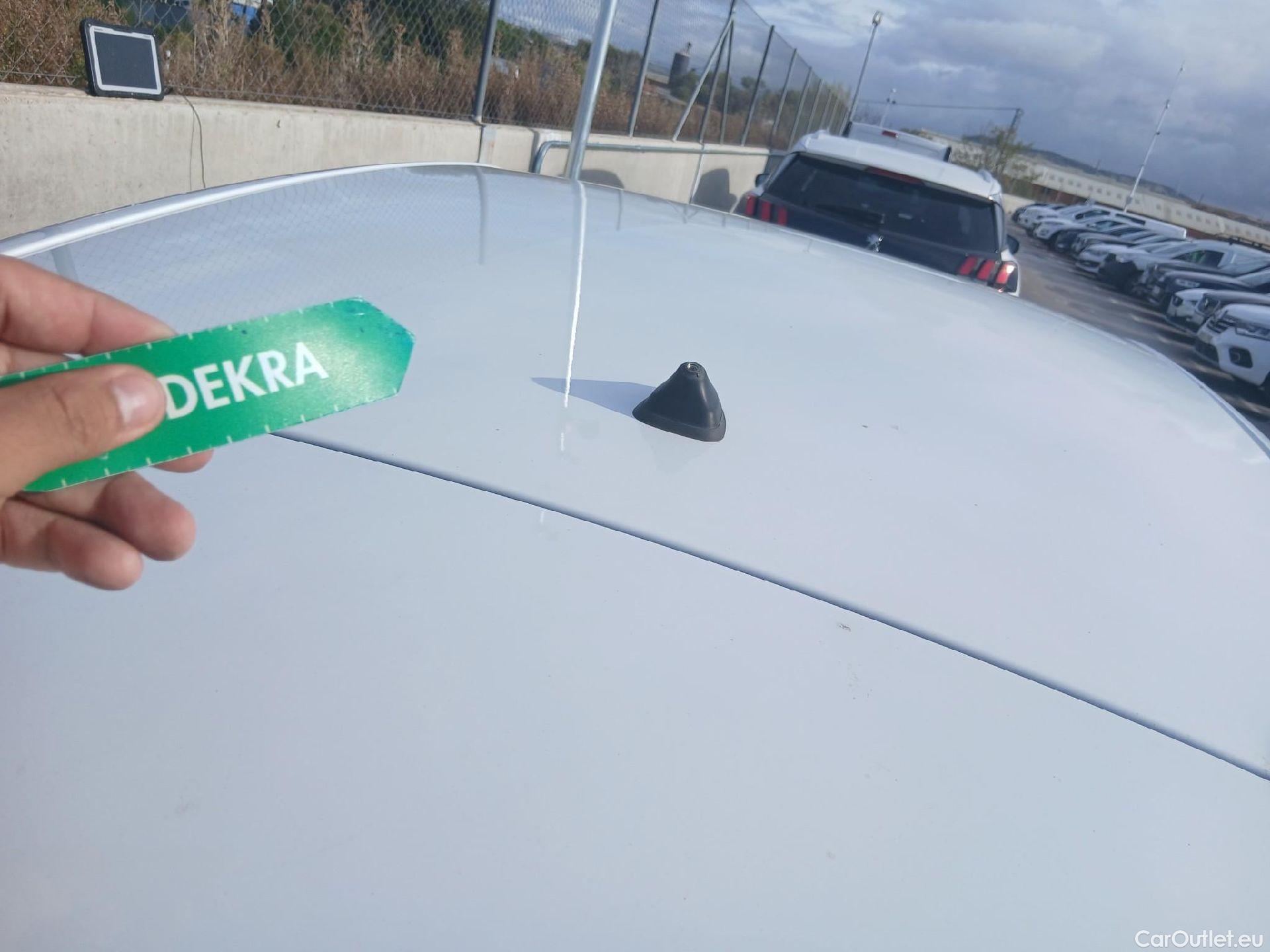  Renault  Clio RENAULT  / 2016 / 5P / berlina con portón Business TCe 66kW (90CV) GLP -18 #33