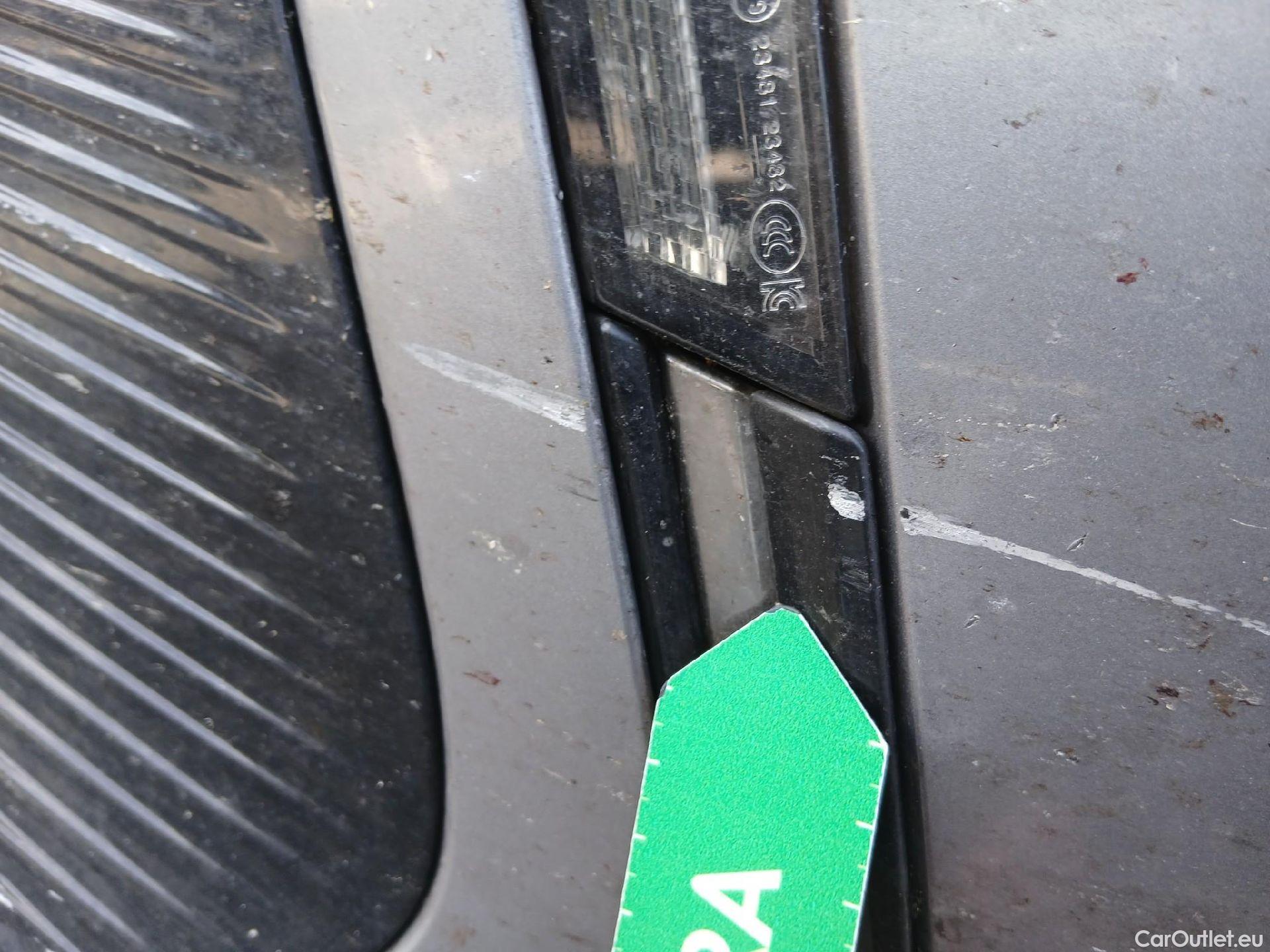  Peugeot  3008 PEUGEOT  / 2020 / 5P / todoterreno 1.5 BlueHDi 96kW (130CV) S&S Allure EAT8 #5