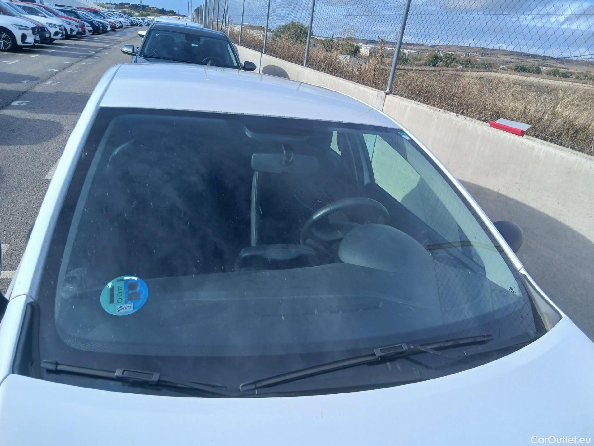  Renault  Clio RENAULT  / 2016 / 5P / berlina con portón Business TCe 66kW (90CV) GLP -18 #13