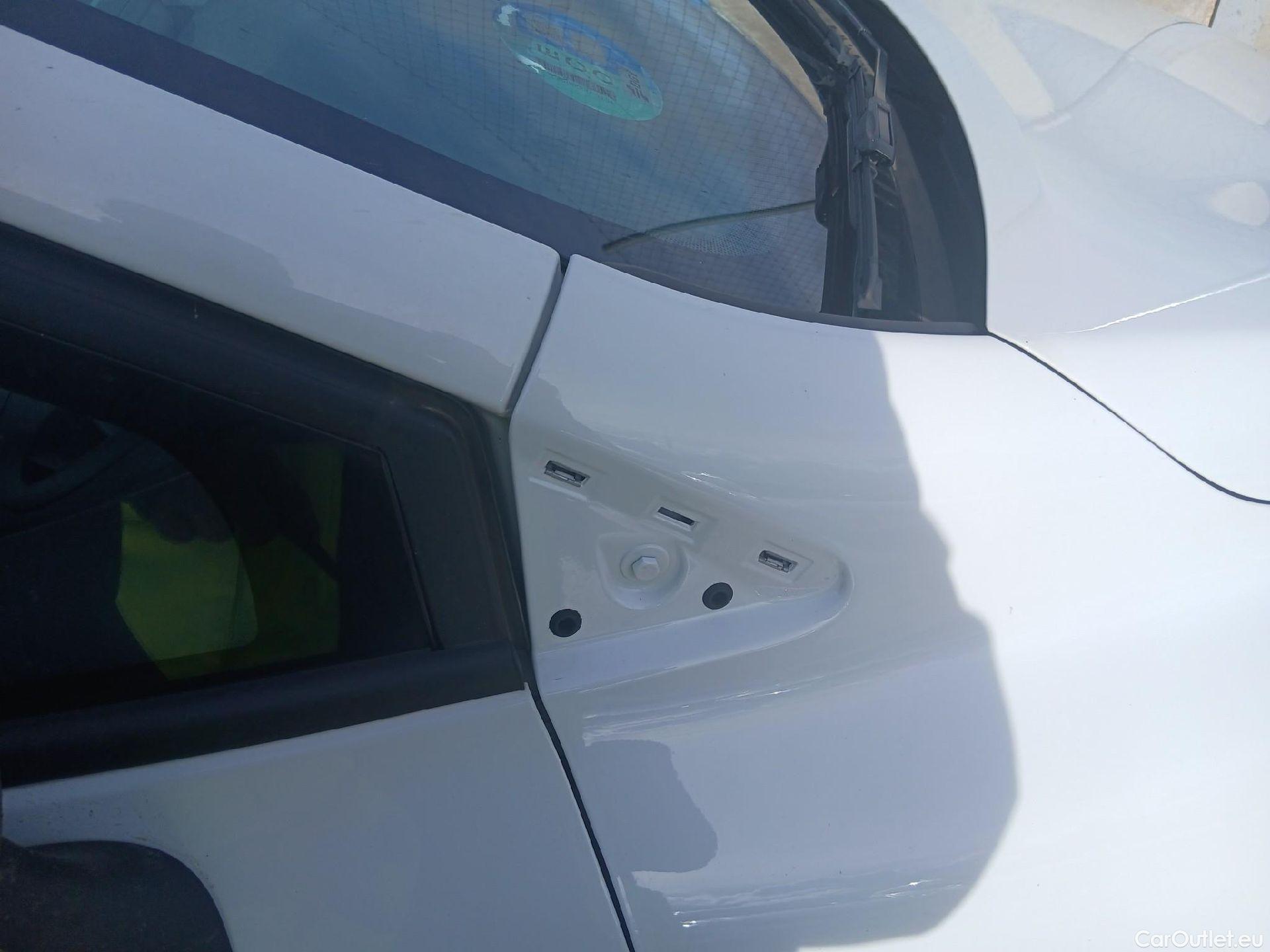  Renault  Clio RENAULT  / 2016 / 5P / berlina con portón Business TCe 66kW (90CV) GLP -18 #41