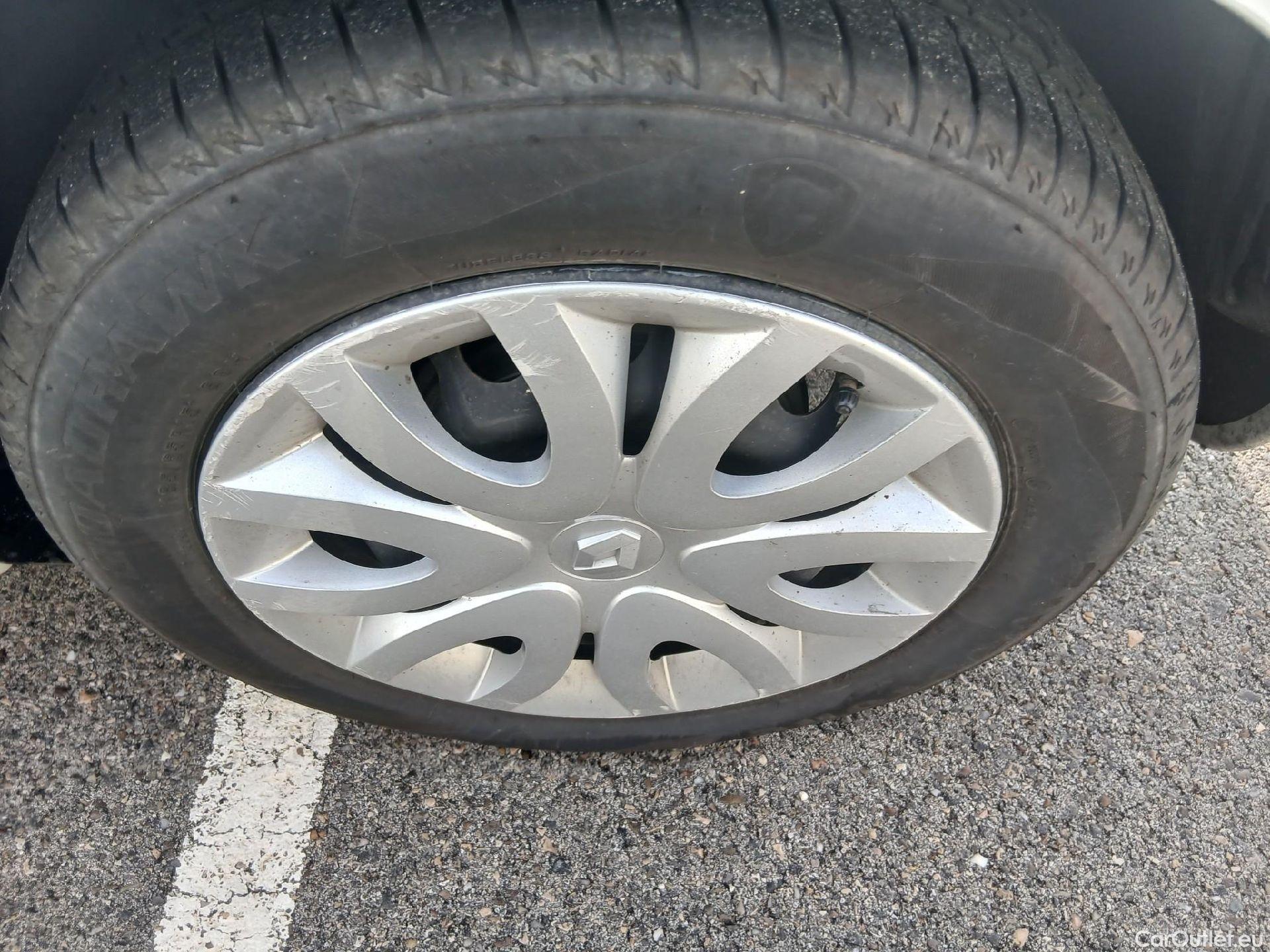  Renault  Clio RENAULT  / 2016 / 5P / berlina con portón Business TCe 66kW (90CV) GLP -18 #25