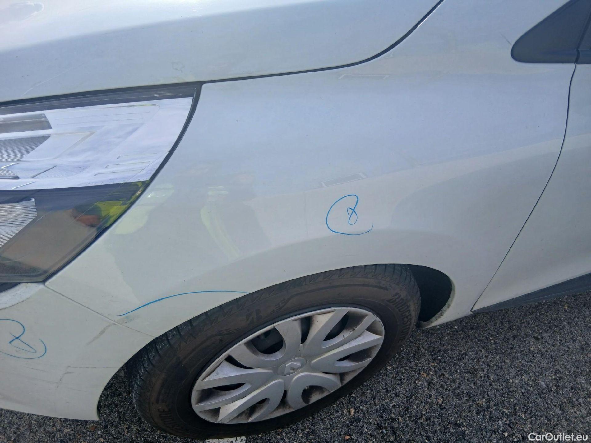  Renault  Clio RENAULT  / 2016 / 5P / berlina con portón Business TCe 66kW (90CV) GLP -18 #15