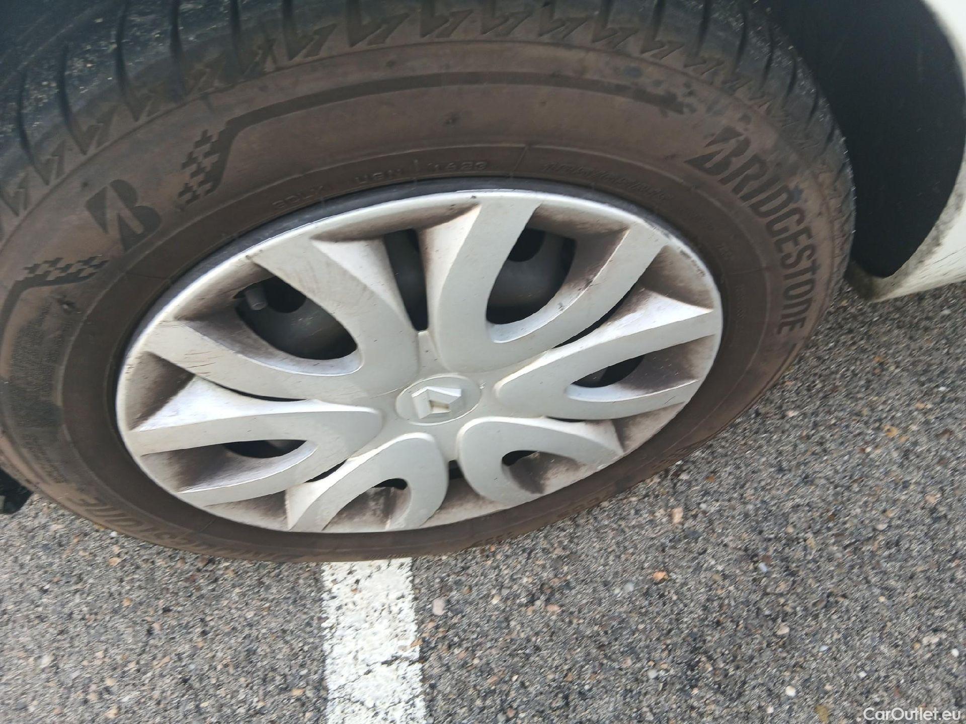  Renault  Clio RENAULT  / 2016 / 5P / berlina con portón Business TCe 66kW (90CV) GLP -18 #16