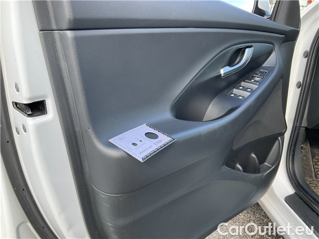  Hyundai  i30  kom.1.5i Family Smart 5d #2