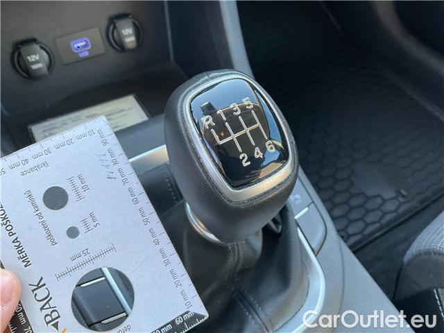  Hyundai  i30  kom.1.5i Family Comfort 5d #20