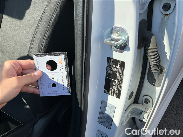  Hyundai  i30  kom.1.5i Family Smart 5d #22