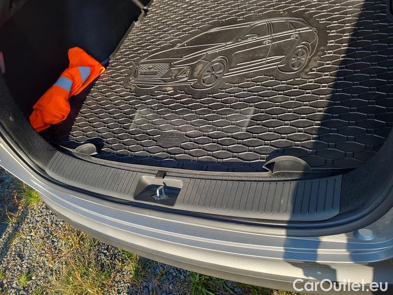  Hyundai  i30  (PD)(01.2017  ->)  kom.1.5T-GDI Family Smart #11