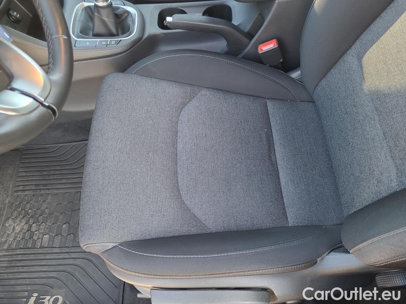  Hyundai  i30  (PD)(01.2017  ->)  kom.1.5T-GDI Family Smart #5