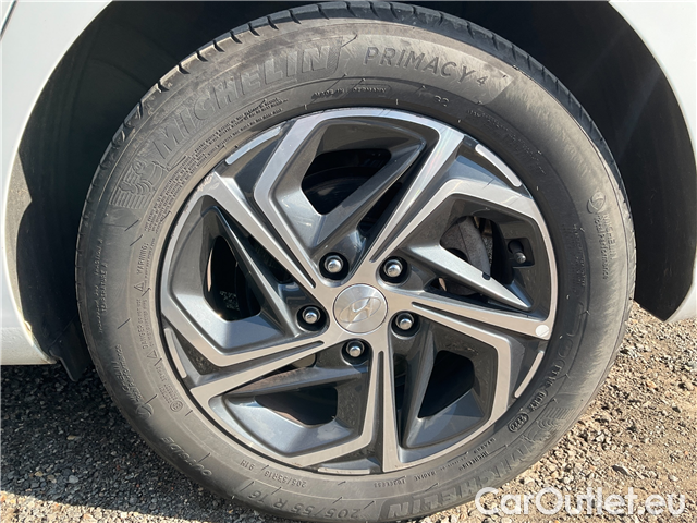  Hyundai  i30  kom.1.5i Family Smart 5d #12