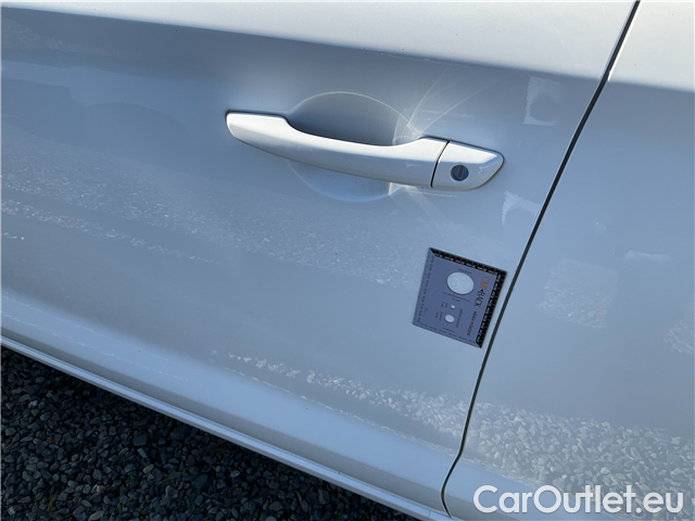  Hyundai  i30  kom.1.5i Family Comfort 5d #21