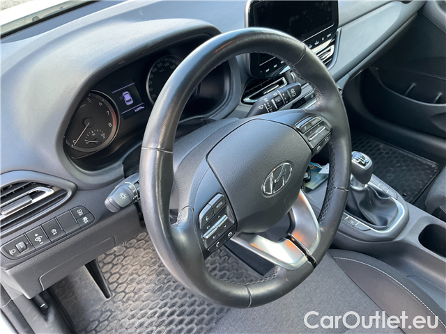  Hyundai  i30  kom.1.5i Family Smart 5d #18