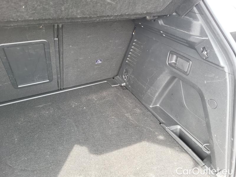  Peugeot  3008  (2016)  1.5BHDi 130 ALLUR PACK AT #18