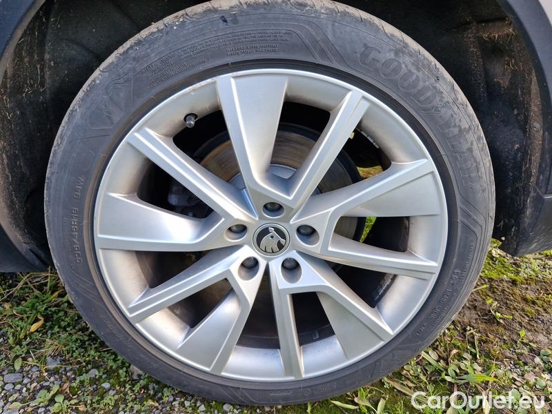  Skoda  Superb  Combi (3V5)(2015) Su.c.2.0TDI 147 Scout 4x4 Aut #13