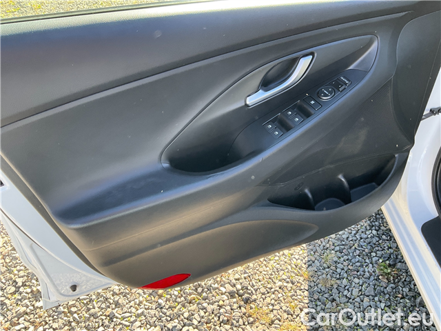  Hyundai  i30  kom.1.5i Family Comfort 5d #10