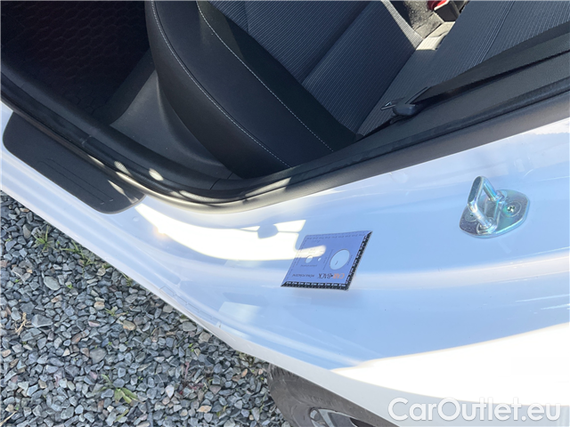  Hyundai  i30  kom.1.5i Family Comfort 5d #6