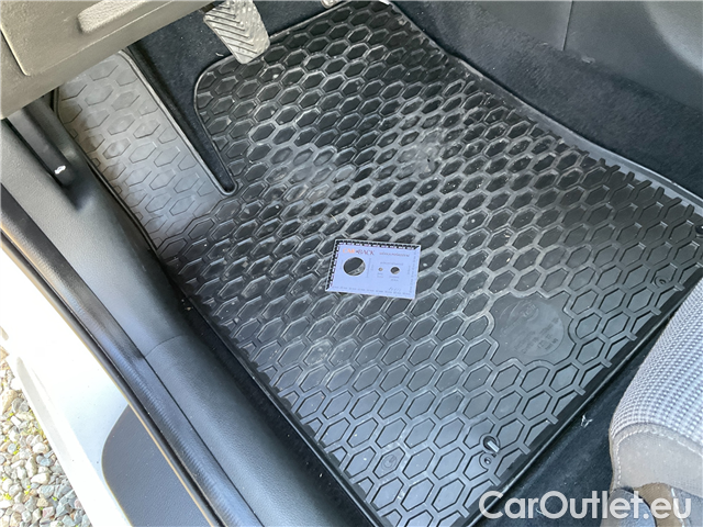  Hyundai  i30  kom.1.5i Family Comfort 5d #8